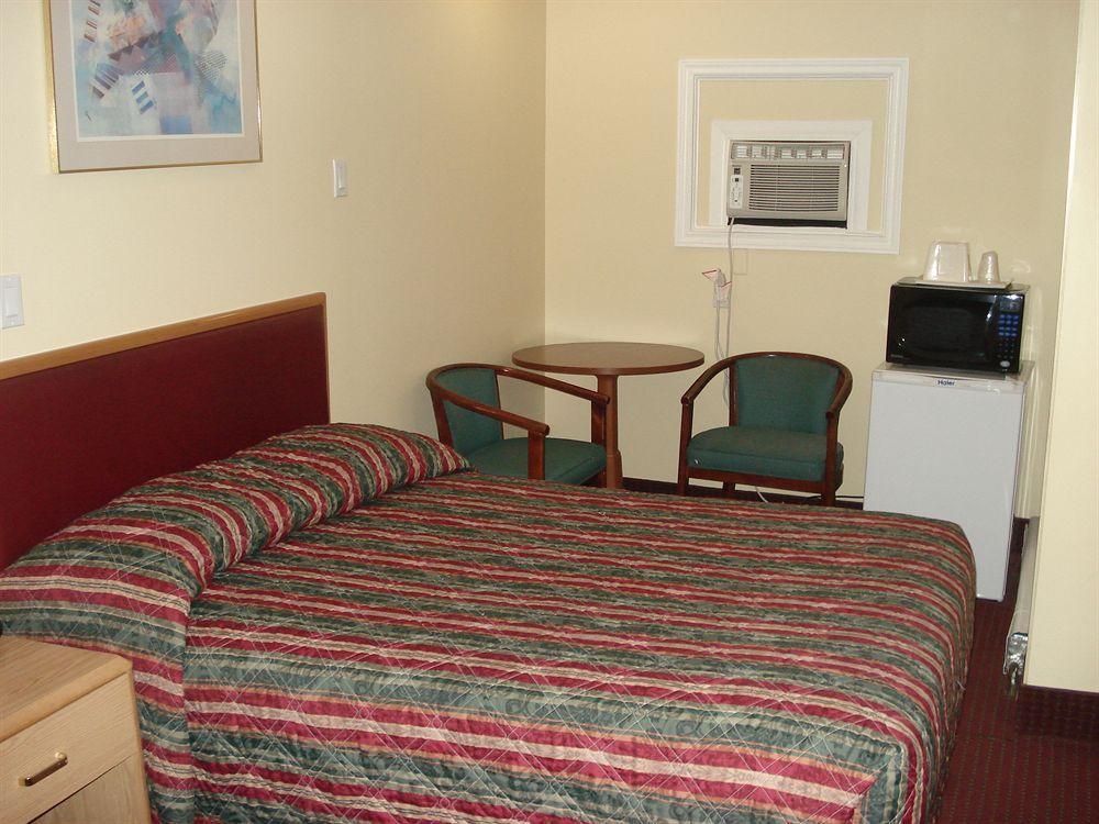 Lincoln Motel Sturgeon Falls Exterior photo