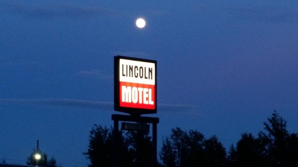 Lincoln Motel Sturgeon Falls Exterior photo